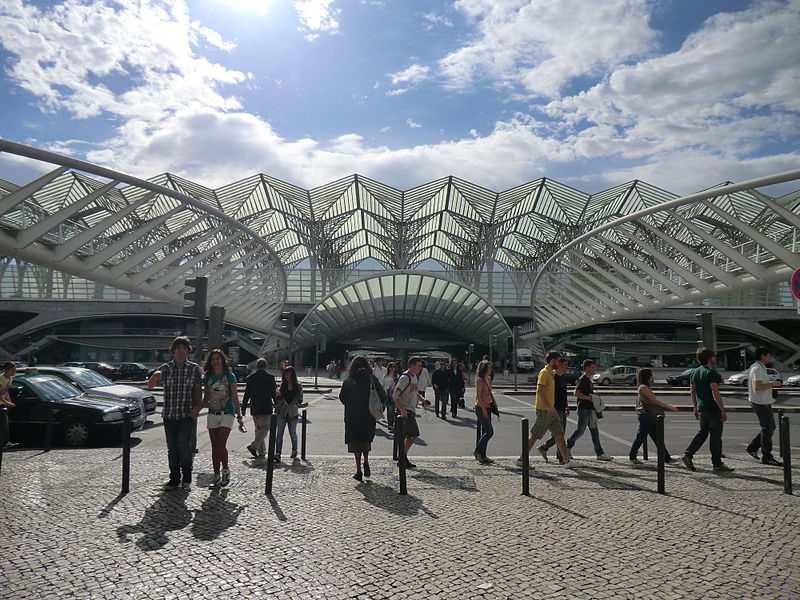 800px-Gare_do_Oriente_-_Calatrava
