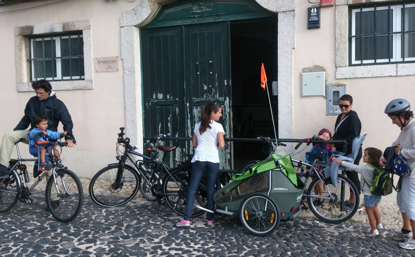 Opções para transportar crianças de bicicleta